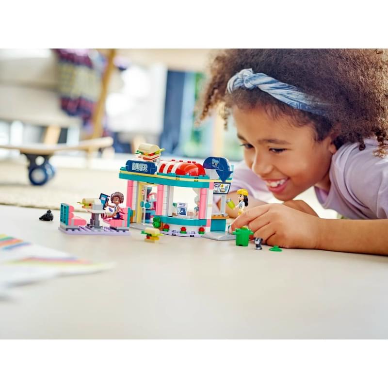 Конструктор LEGO Friends Хартлейк Сити: ресторанчик в центре города (LEGO 41728) - фото #1, Technodom.kz
